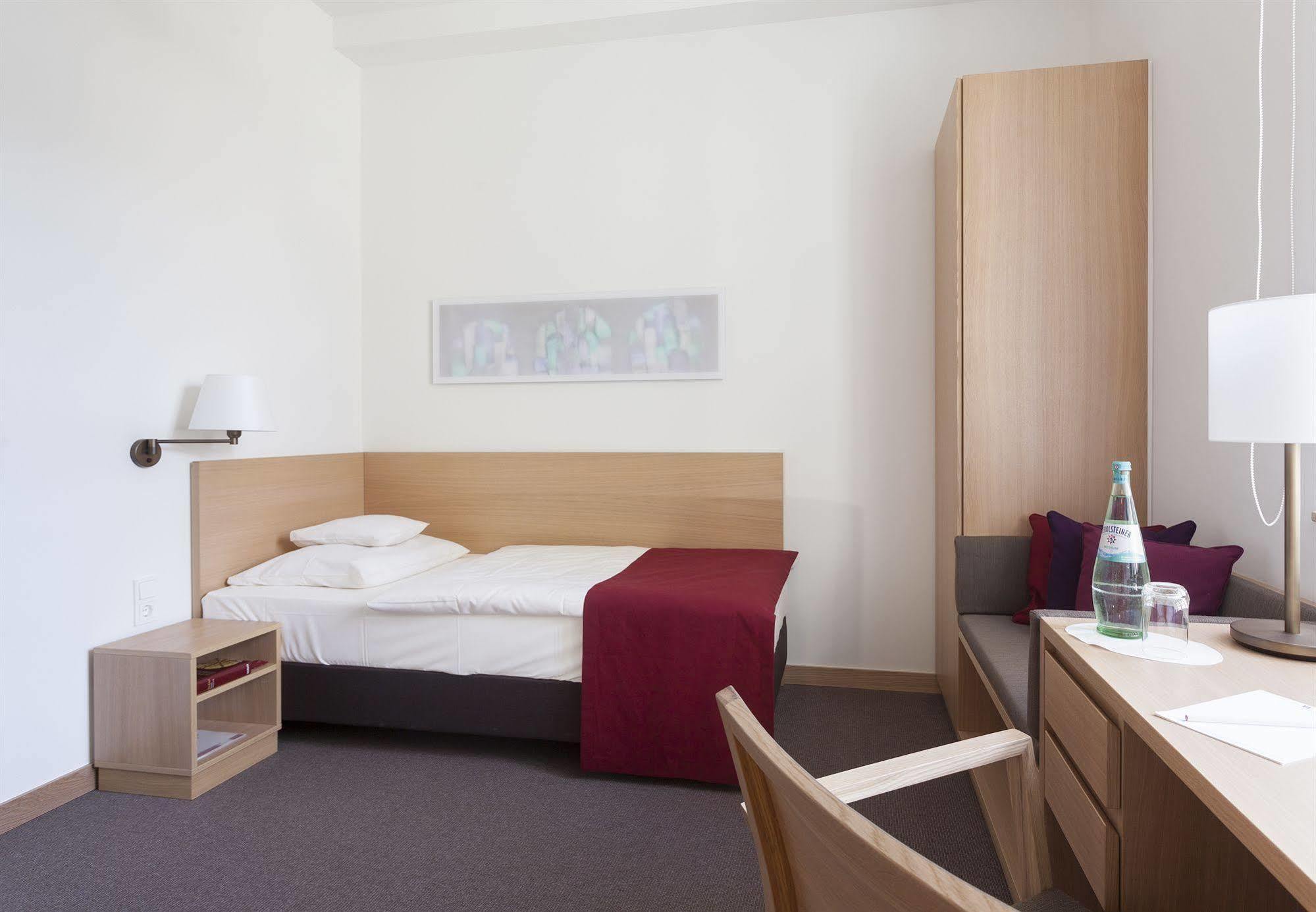 Kardinal Schulte Haus Hotel Bergisch Gladbach Kültér fotó